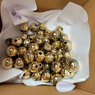 Маленькие шарики покрытые в золото